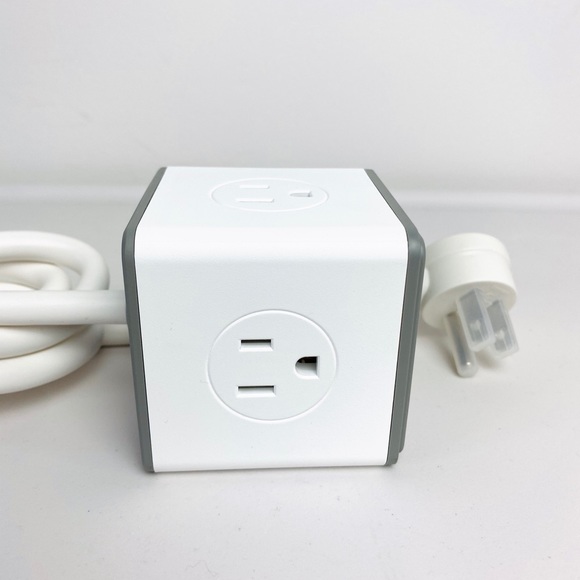 Huntkey 4 Outlets Surge Protector 3 USB Ports 5V/2.4A,5-Foot SMC 40724 Open Box - Picture 10 of 15